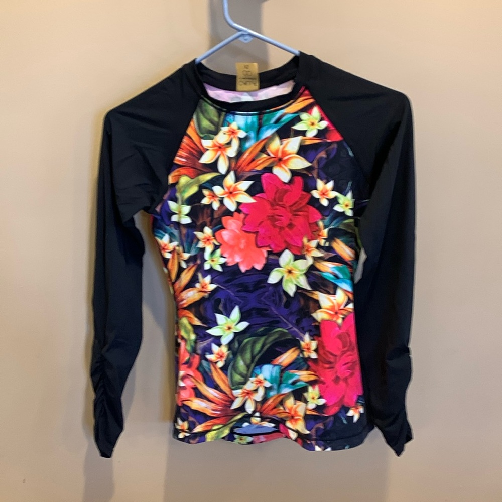 CALIA floral amd black long sleeve active top size XS never worn